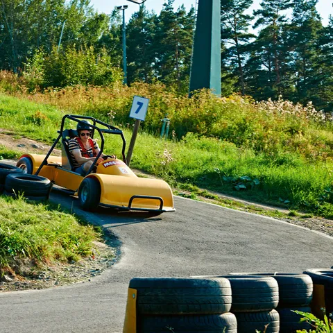 Downhill Cars för två, Live it