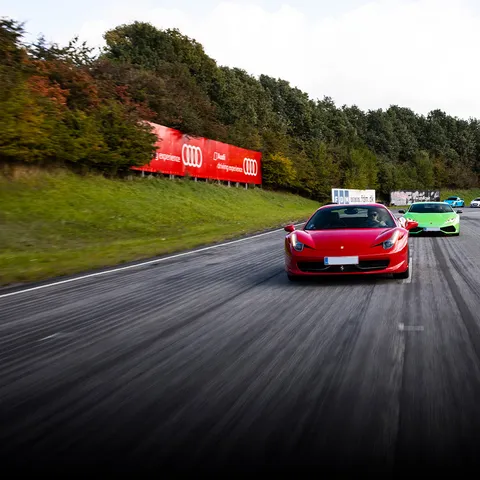 Supersportbil på Ring Knutstorp, två varv