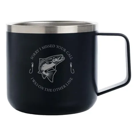 Campingmugg med fiskemotiv och gravyr