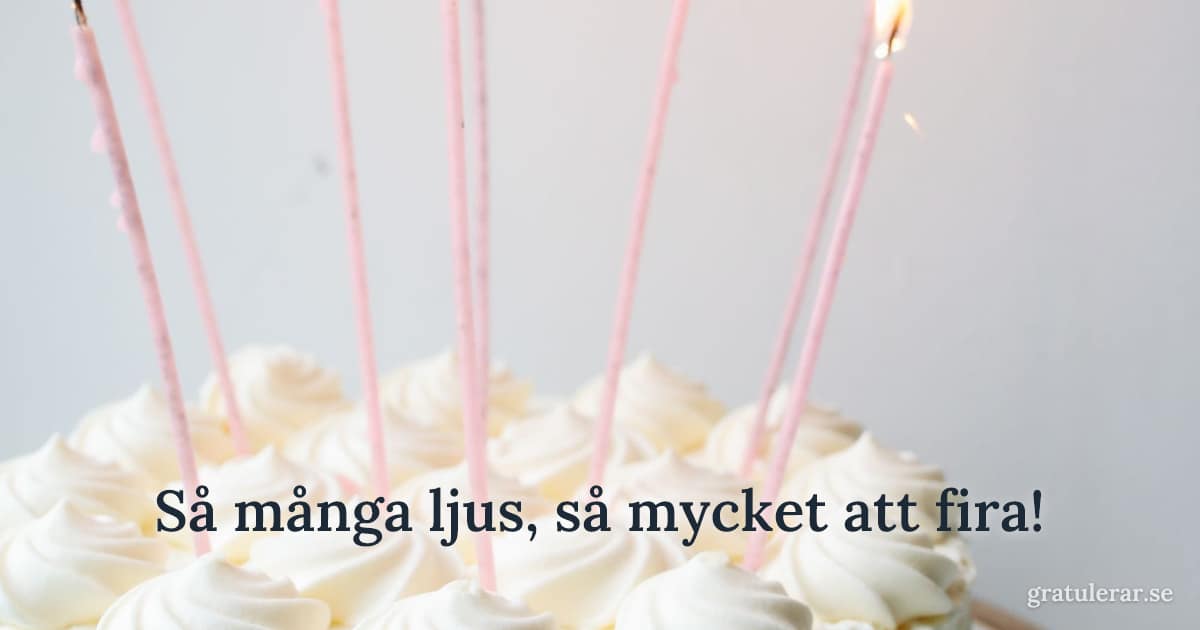 Vit tårta med rosa ljus — enkel och fin födelsedagstårta