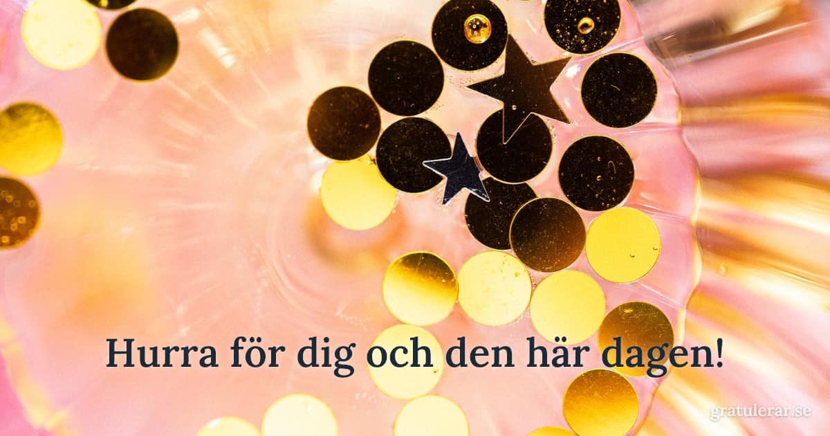 Hurra för dig och den här dagen! — Guldkonfetti i glas mot rosa bakgrund — festlig detalj